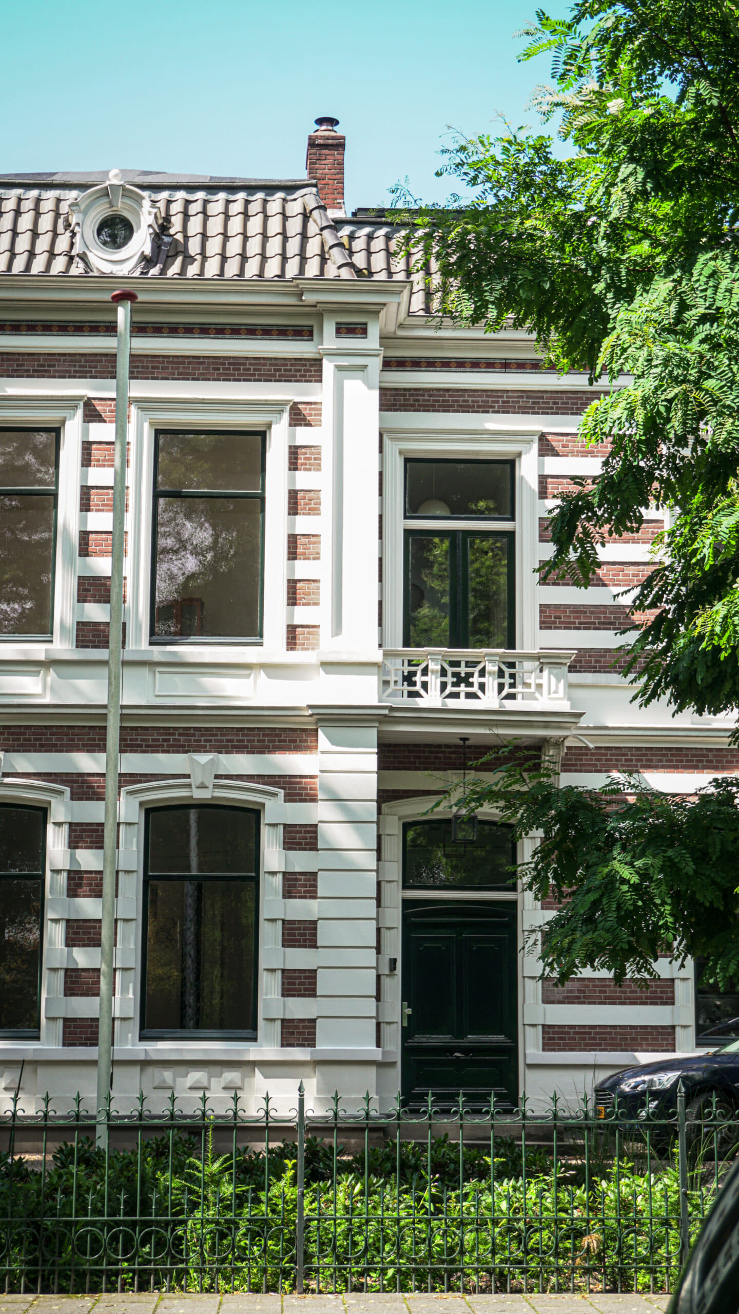 huis voorzien van monumentenglas