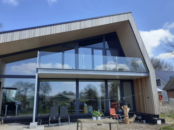 Glazen balustrade -Bennekom