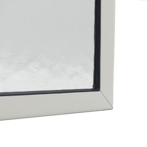 close up van voorzetraam met duits cathedraal glas